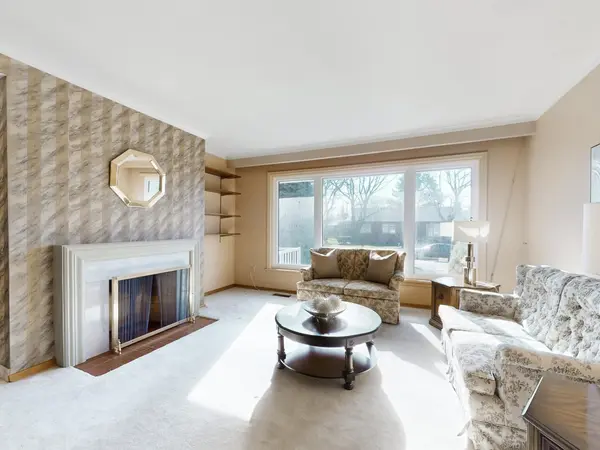 1579 Liveoak DR N, Mississauga, ON L5E 2X5