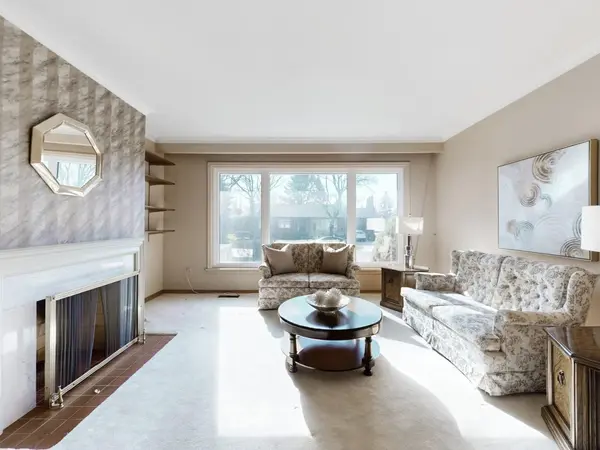 1579 Liveoak DR N, Mississauga, ON L5E 2X5