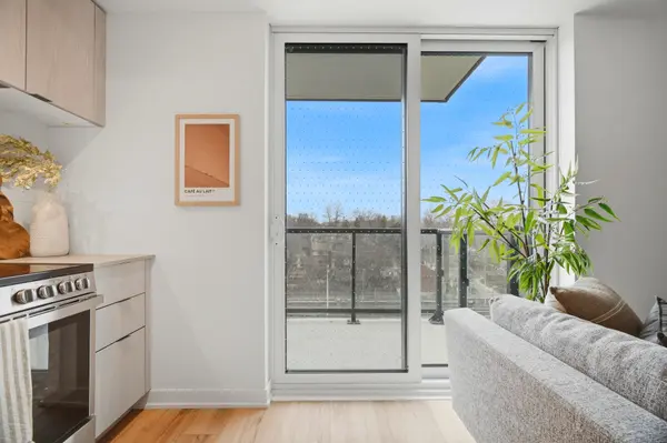 1660 Bloor ST W #516, Toronto W02, ON M6P 1A8