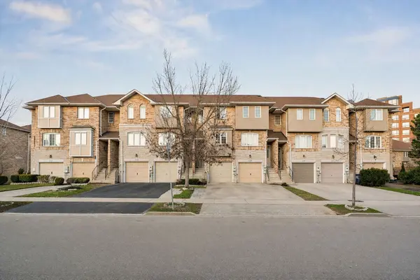 131 Charlton Settlement AVE, Toronto W04, ON M6M 5L5
