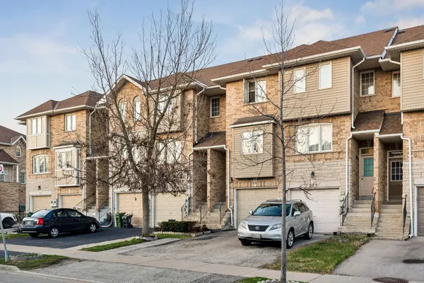 131 Charlton Settlement AVE, Toronto W04, ON M6M 5L5