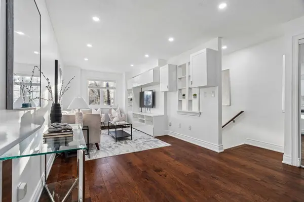 131 Charlton Settlement AVE, Toronto W04, ON M6M 5L5