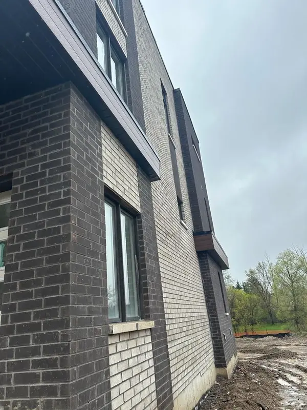 43 Queenpost DR, Brampton, ON L6Y 6L2