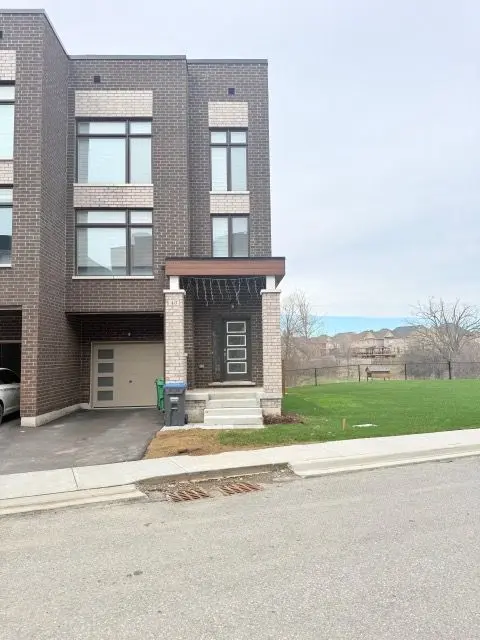 43 Queenpost DR, Brampton, ON L6Y 6L2