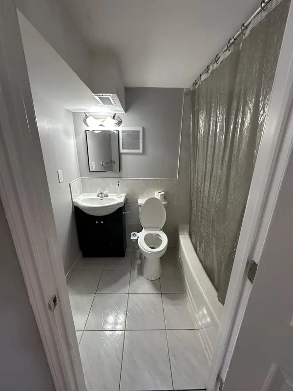 4 Harper RD #Basement, Brampton, ON L6W 2W4