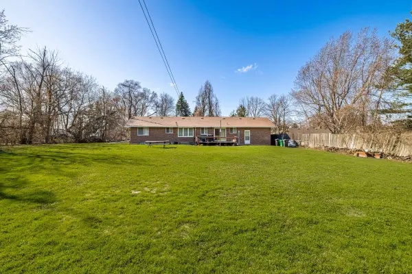 2739 Embleton RD, Brampton, ON L6Y 0E8