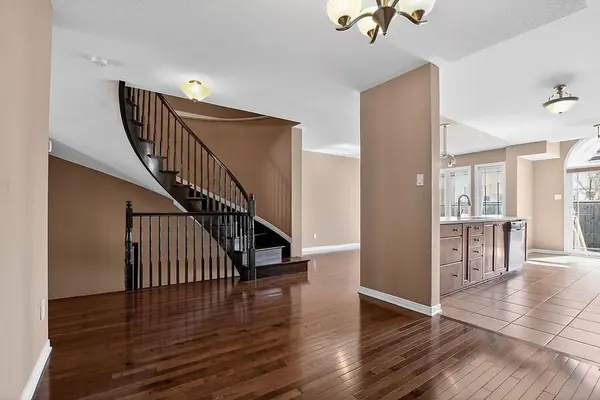 672 Pepperville CRES E, Kanata, ON K2M 0E4