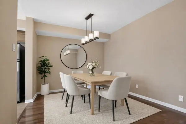 672 Pepperville CRES E, Kanata, ON K2M 0E4