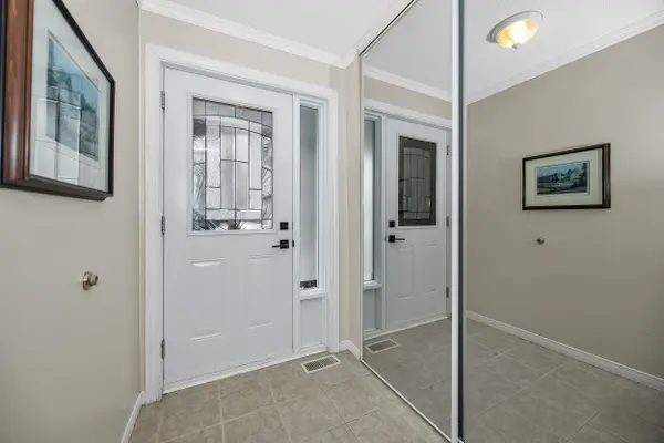 4 Almond LN, Kanata, ON K2L 3T2