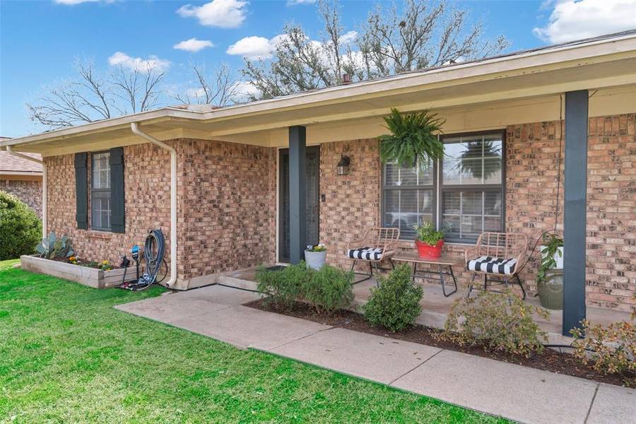 4025 Aragon Drive, Fort Worth, TX 76133