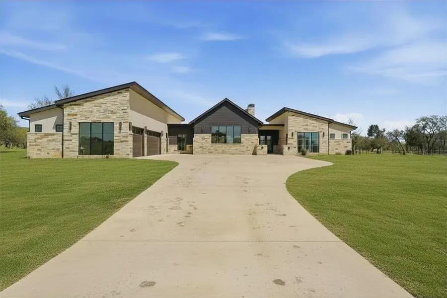 12 Crocket Valley Court, Strawn, TX 76475