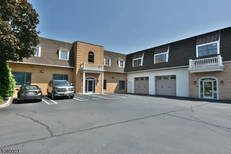 555 Goffle Rd, Ridgewood Village, NJ 07450