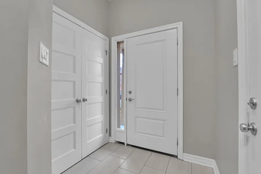 322 Fergus CRES, Barrhaven, ON K2J 5S4