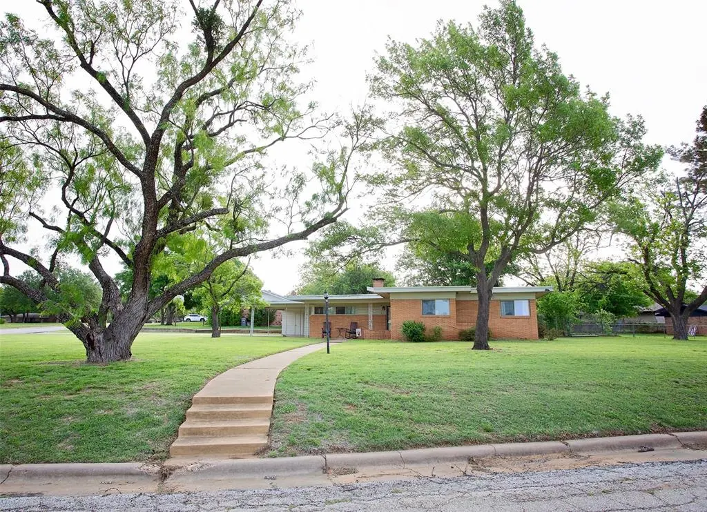 1400 Brazos St, Graham, TX 76450