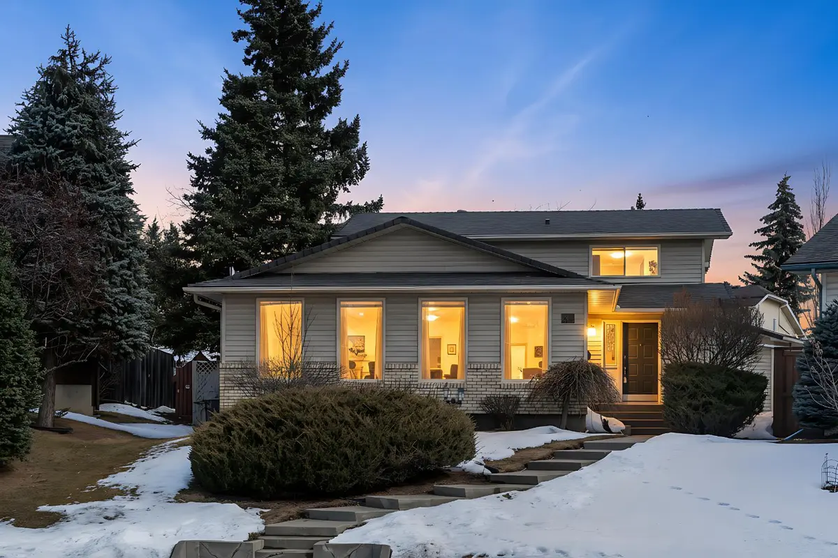 20 Woodbrook PL SW, Calgary, AB T2W 3Z4