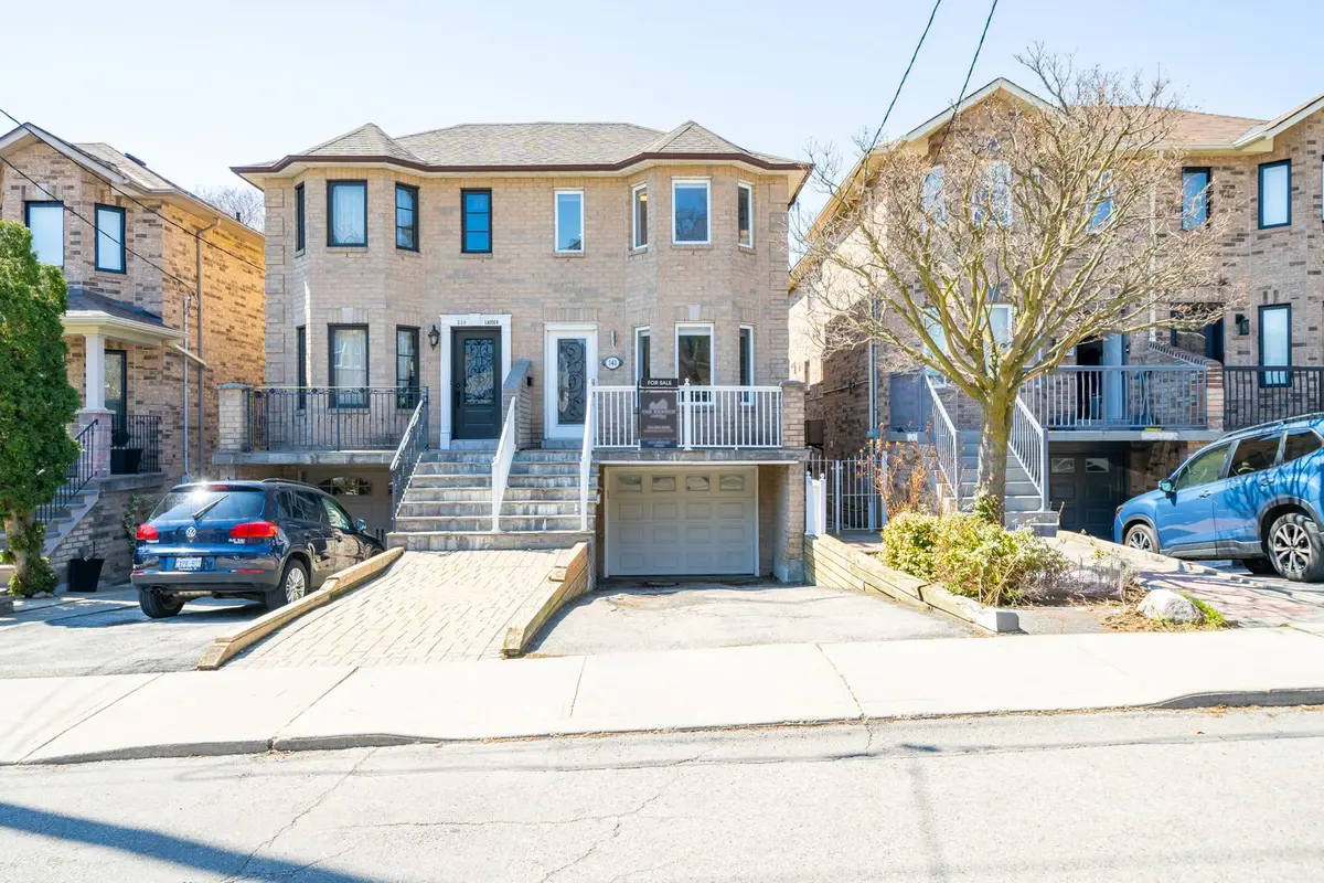 340 Lauder AVE, Toronto C03, ON M6E 3H8