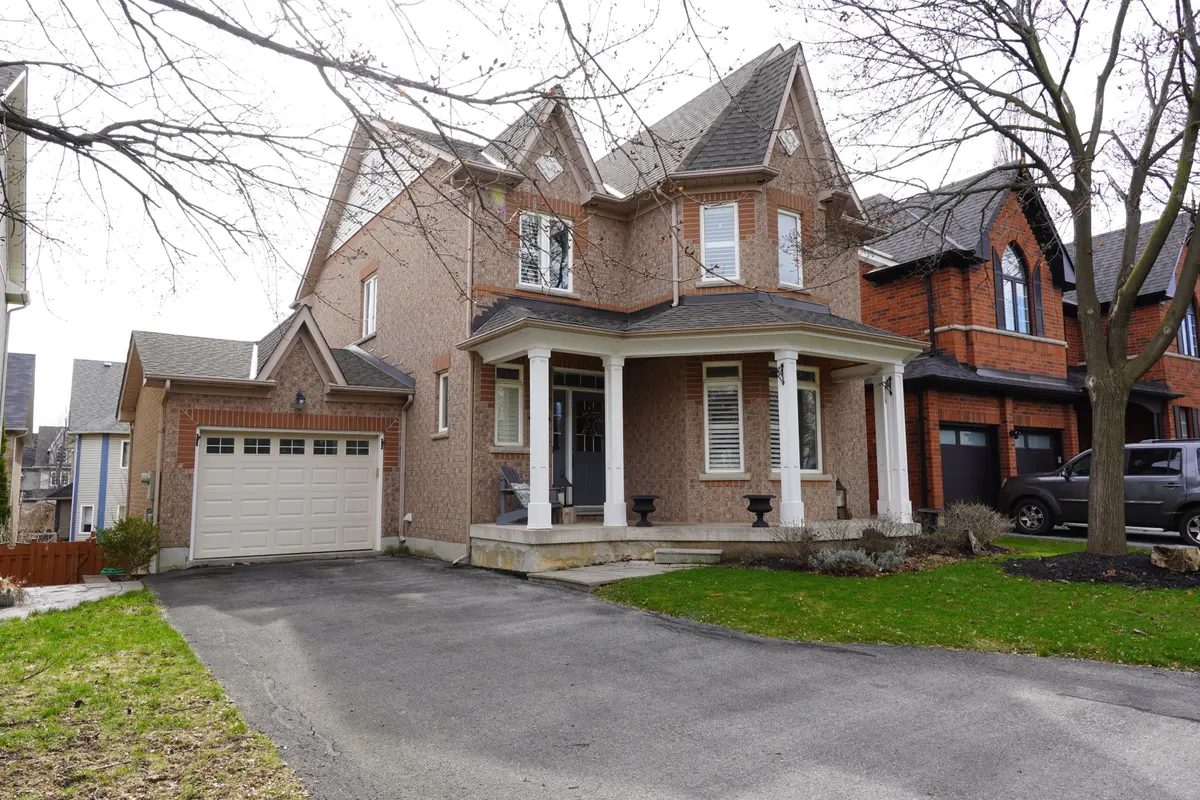 7076 Gillespie LN, Mississauga, ON L5W 1E8