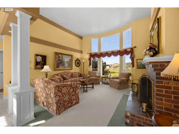 1791 SCOTTS VALLEY RD, Yoncalla, OR 97499