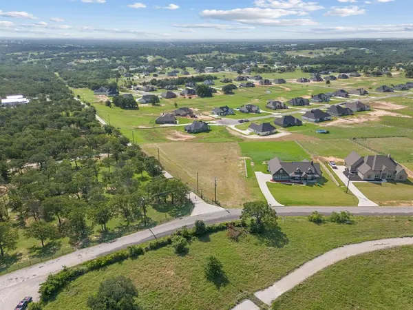 1052 N Agnes Road, Springtown, TX 76082