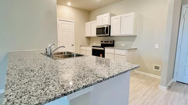 3125 PECAN FARM Lane, Fort Worth, TX 76140