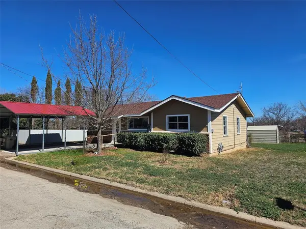 509 Starkey Street, Bangs, TX 76823