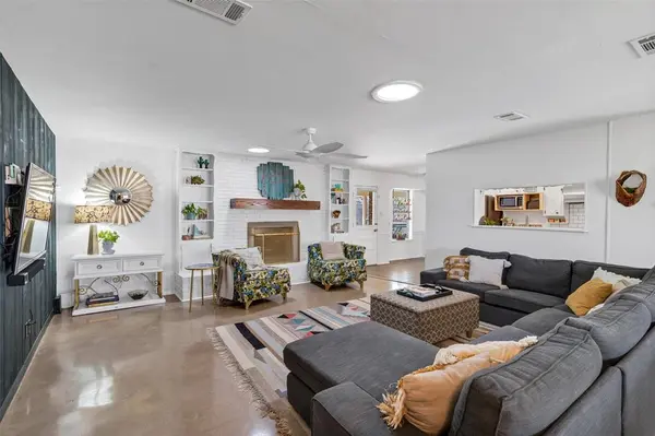 4025 Aragon Drive, Fort Worth, TX 76133