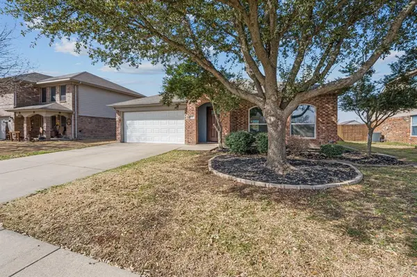 105 Thoroughbred Drive, Krum, TX 76249