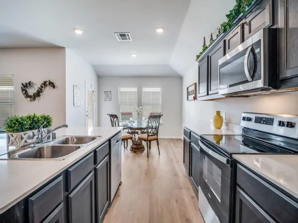 806 Martingale Drive, Nevada, TX 75173