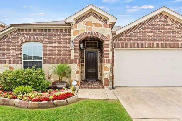 8400 Sioux Trail, Aubrey, TX 76227