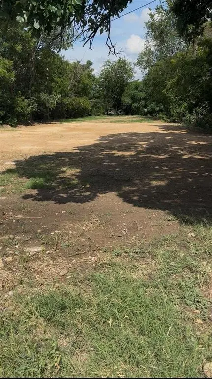 1329 Ash Crescent Street, Fort Worth, TX 76104