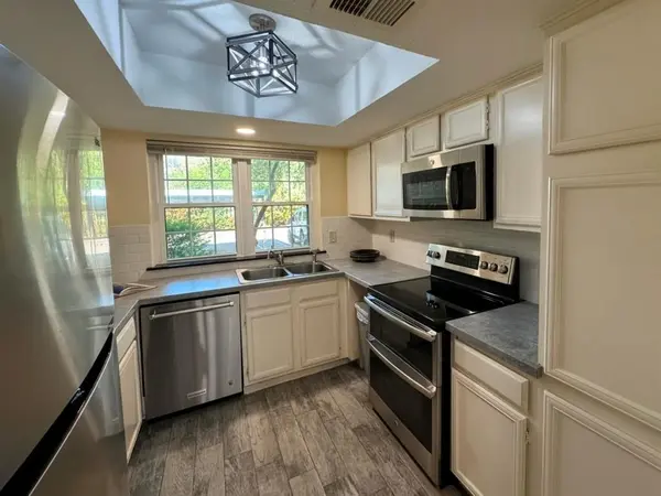 2535 Wedglea Drive #123, Dallas, TX 75211