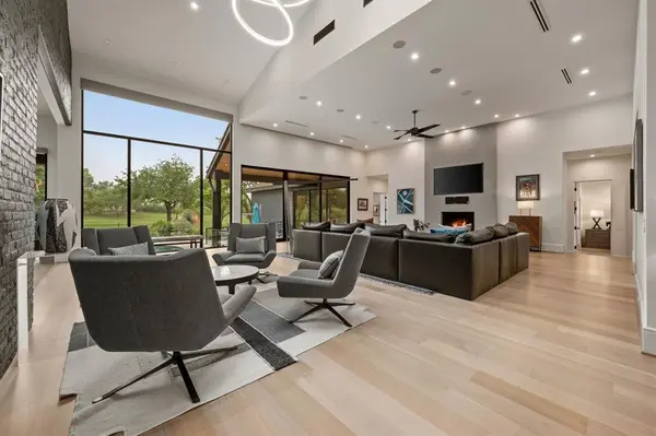 3907 Fox Glen Drive, Irving, TX 75062