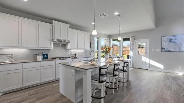 6881 BRAHMAN Drive, Arlington, TX 76001