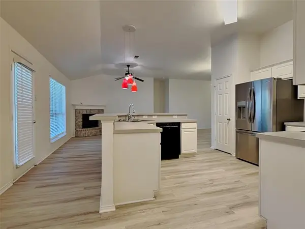 615 Douglas Drive, Mansfield, TX 76063