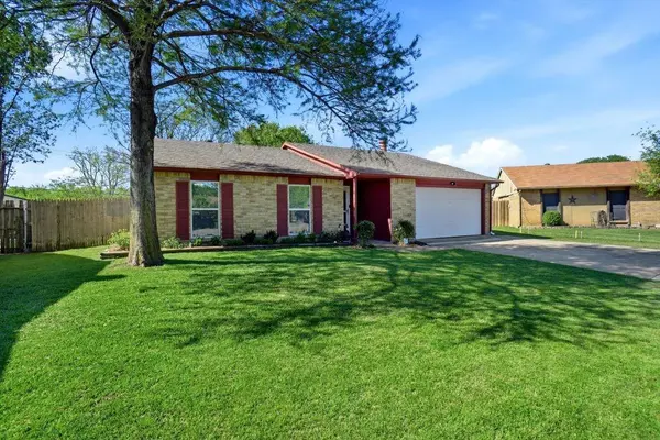 2358 Honeycomb Court, Fort Worth, TX 76131