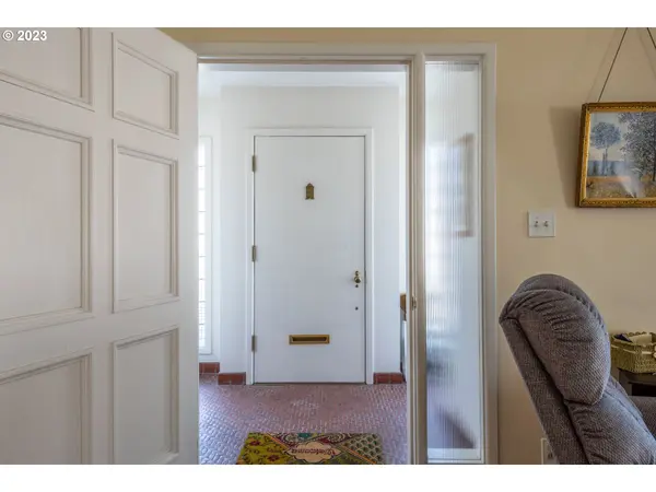 403 W 9TH ST, The Dalles, OR 97058