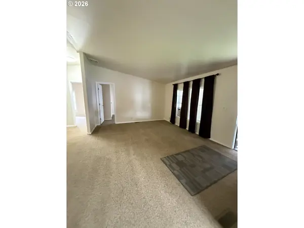 29720 Jeans RD #24, Veneta, OR 97487