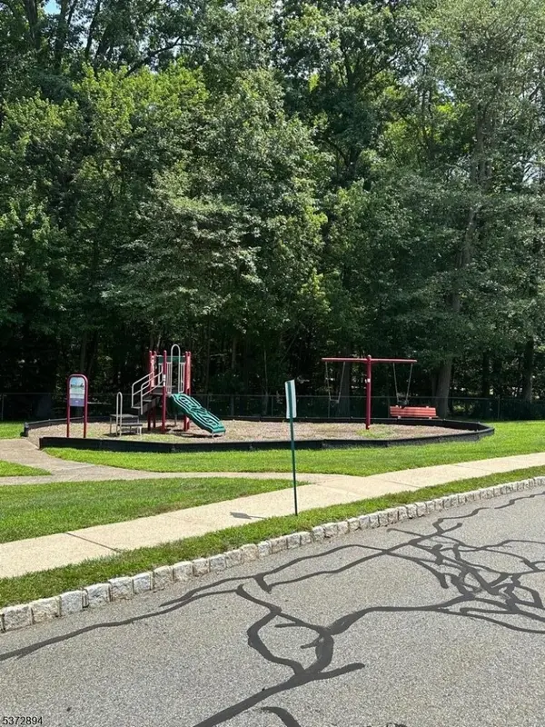 30 Woods Edge Dr, Roxbury Twp., NJ 07876