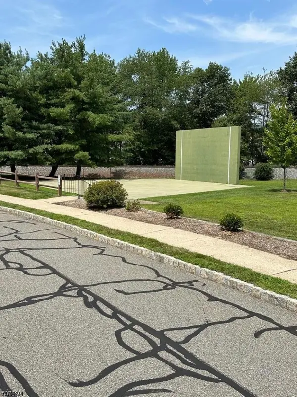 30 Woods Edge Dr, Roxbury Twp., NJ 07876