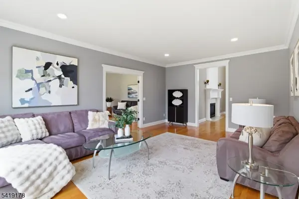 4 Michele Crossing, Raritan Twp., NJ 08822