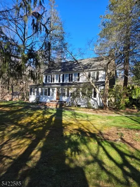 1 Pioneer Trl, Jefferson Twp., NJ 07438