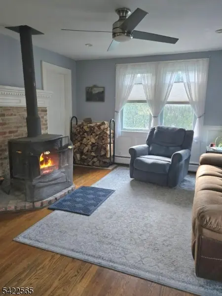 1 Pioneer Trl, Jefferson Twp., NJ 07438