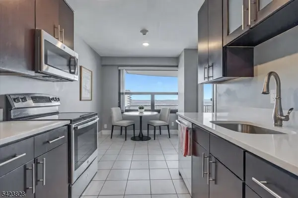 2 Claridge Dr #7KE, Verona Twp., NJ 07044