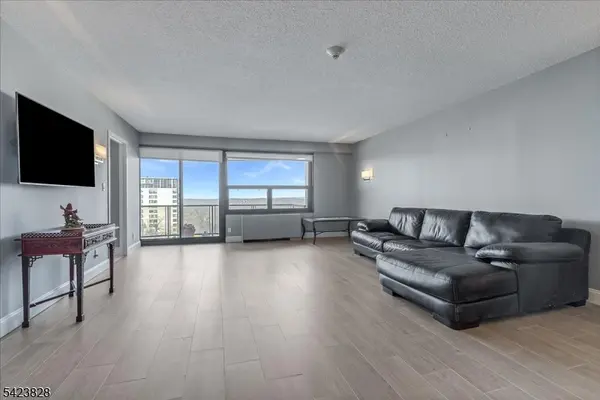 2 Claridge Dr #7KE, Verona Twp., NJ 07044