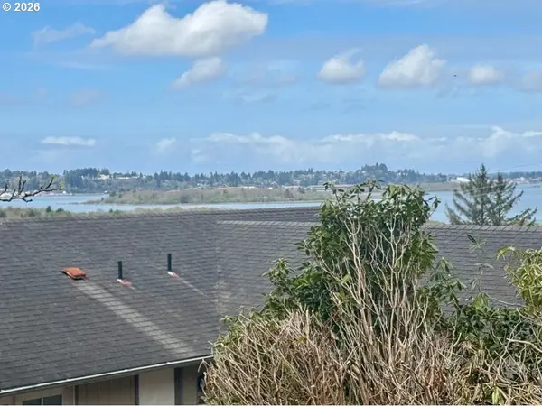 1376 D ST, Coos Bay, OR 97420