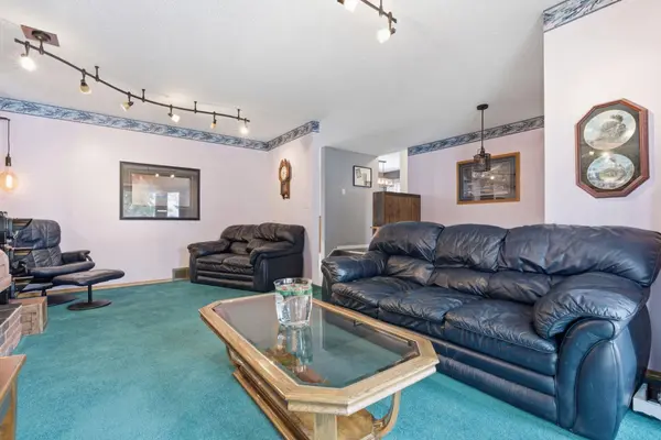 3735 28 ST SE, Calgary, AB T2B 0P6