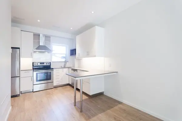 1118 Queen ST W #A, Toronto C01, ON M6J 1H9