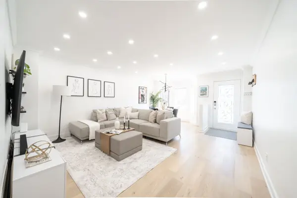 340 Lauder AVE, Toronto C03, ON M6E 3H8