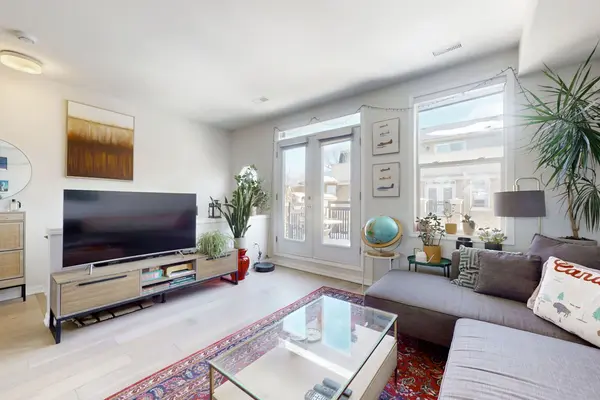 55 Halton ST #213, Toronto C01, ON M6J 1R5