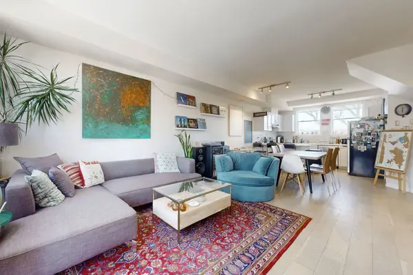 55 Halton ST #213, Toronto C01, ON M6J 1R5